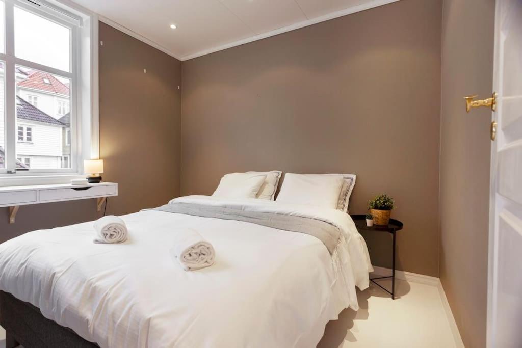 New! Modern Top Floor Apartment In Historic Area! Μπέργκεν Εξωτερικό φωτογραφία