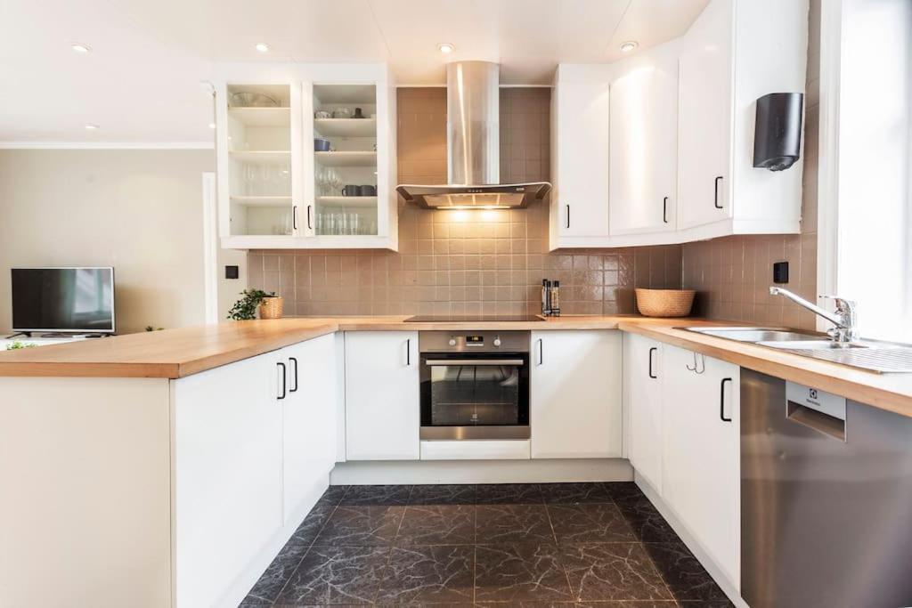 New! Modern Top Floor Apartment In Historic Area! Μπέργκεν Εξωτερικό φωτογραφία