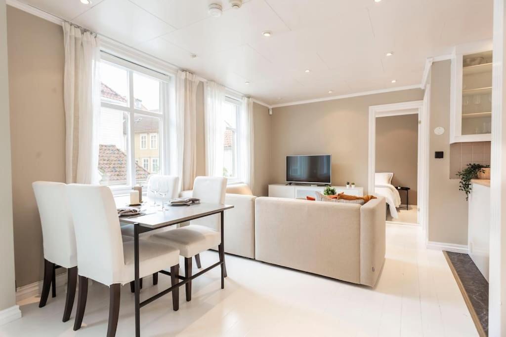 New! Modern Top Floor Apartment In Historic Area! Μπέργκεν Εξωτερικό φωτογραφία
