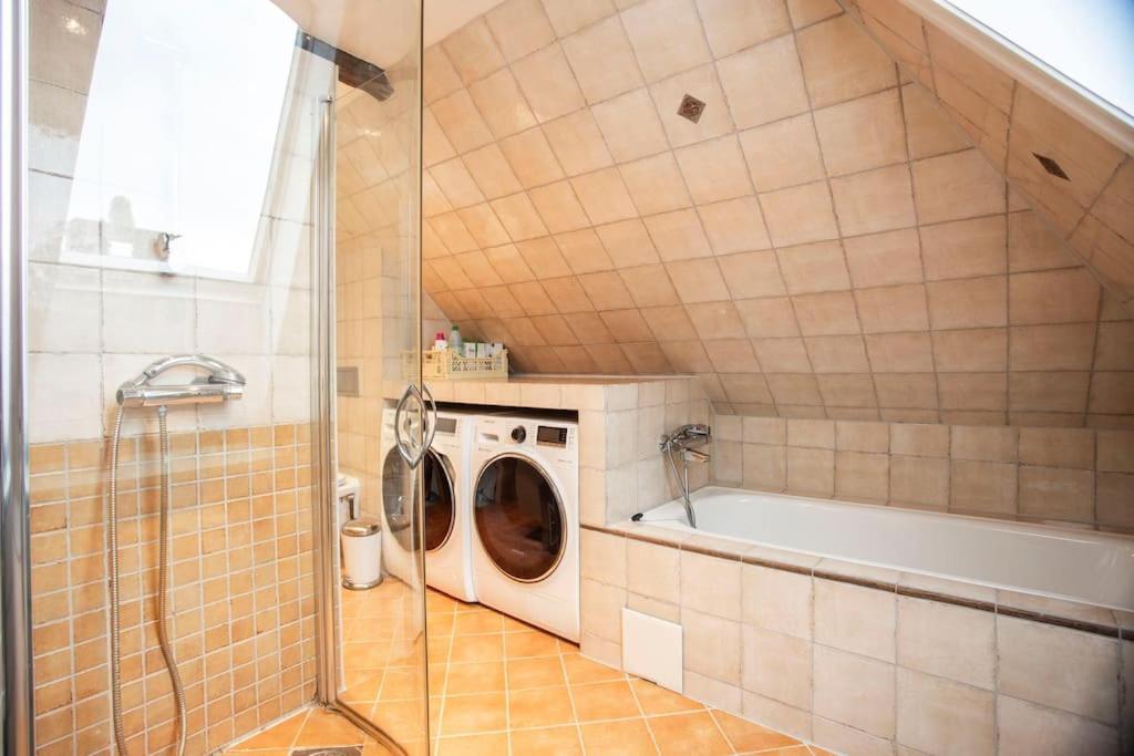 New! Modern Top Floor Apartment In Historic Area! Μπέργκεν Εξωτερικό φωτογραφία