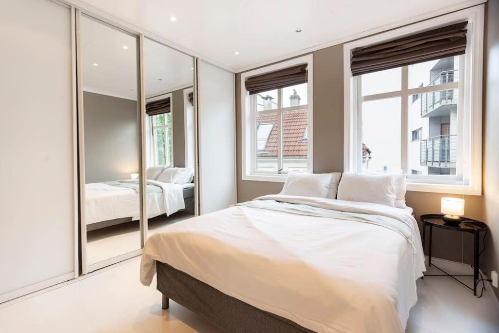 New! Modern Top Floor Apartment In Historic Area! Μπέργκεν Εξωτερικό φωτογραφία