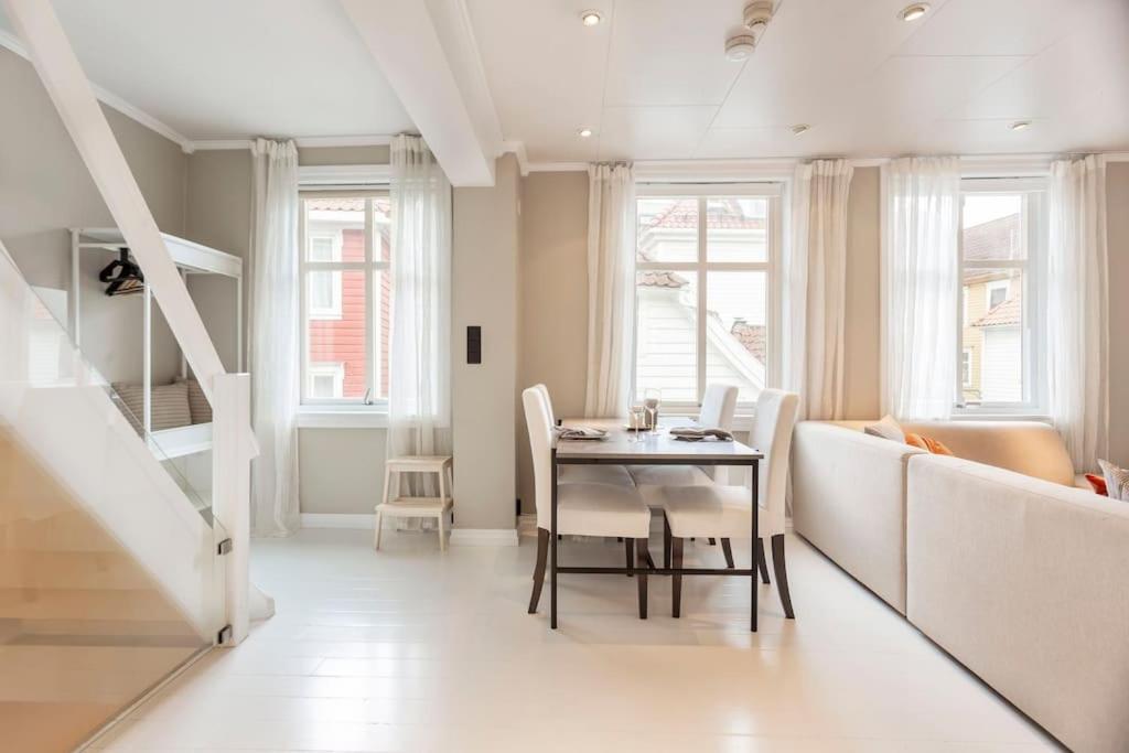 New! Modern Top Floor Apartment In Historic Area! Μπέργκεν Εξωτερικό φωτογραφία
