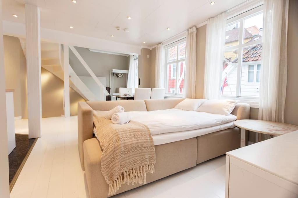 New! Modern Top Floor Apartment In Historic Area! Μπέργκεν Εξωτερικό φωτογραφία