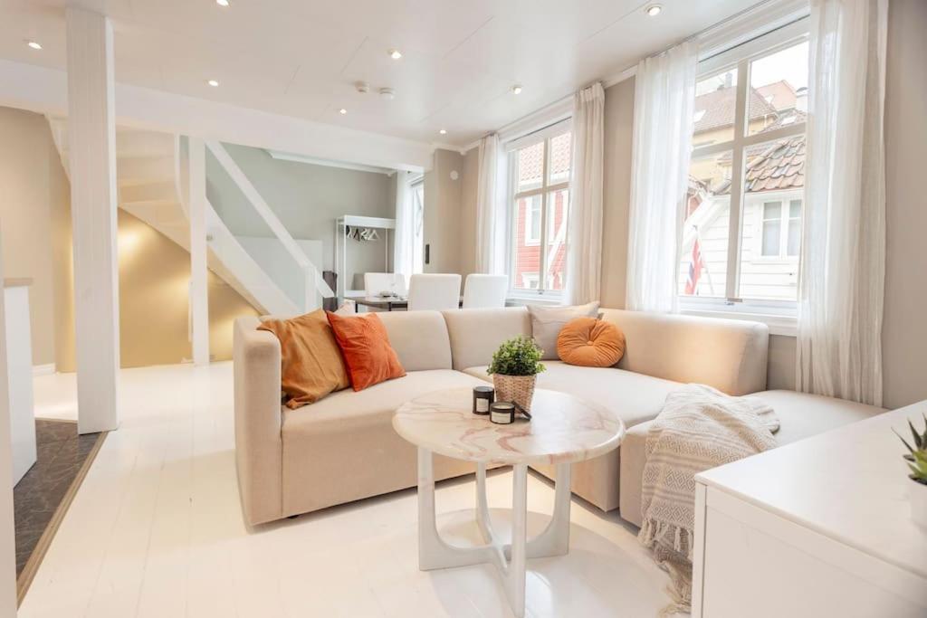 New! Modern Top Floor Apartment In Historic Area! Μπέργκεν Εξωτερικό φωτογραφία